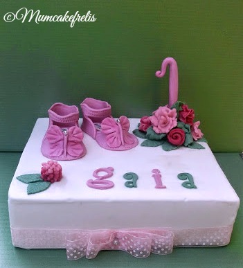 Scarpine bimba in pasta di zucchero, first birthday baby shoes cake topper, Fondant Baby Shoes, handmade baby booties cake topper
