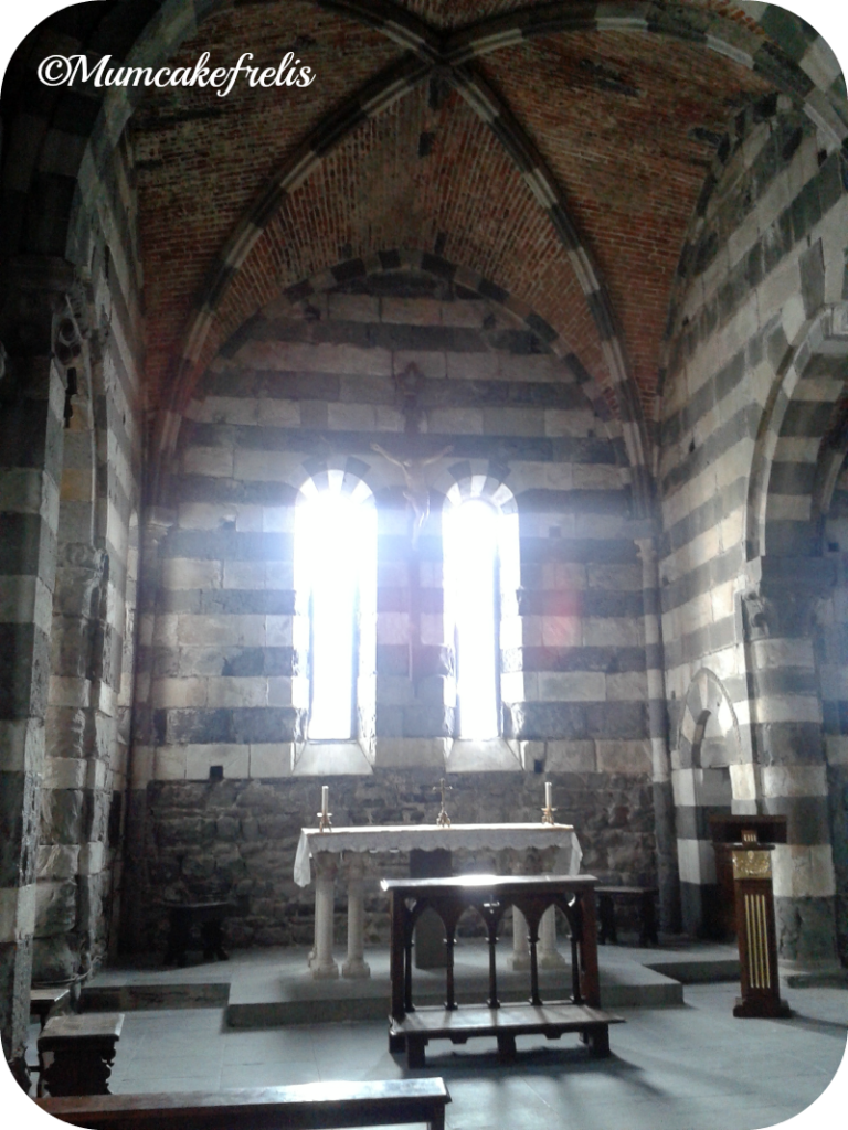 interno della chiesa di S. Pietro a Portovenere