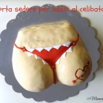 Torta a forma di sedere per addio al celibato