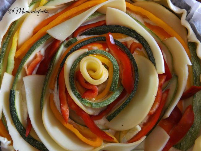 Come fare una torta salata di verdure con decorazione a girandola, pie with vegetables Catherine wheel 