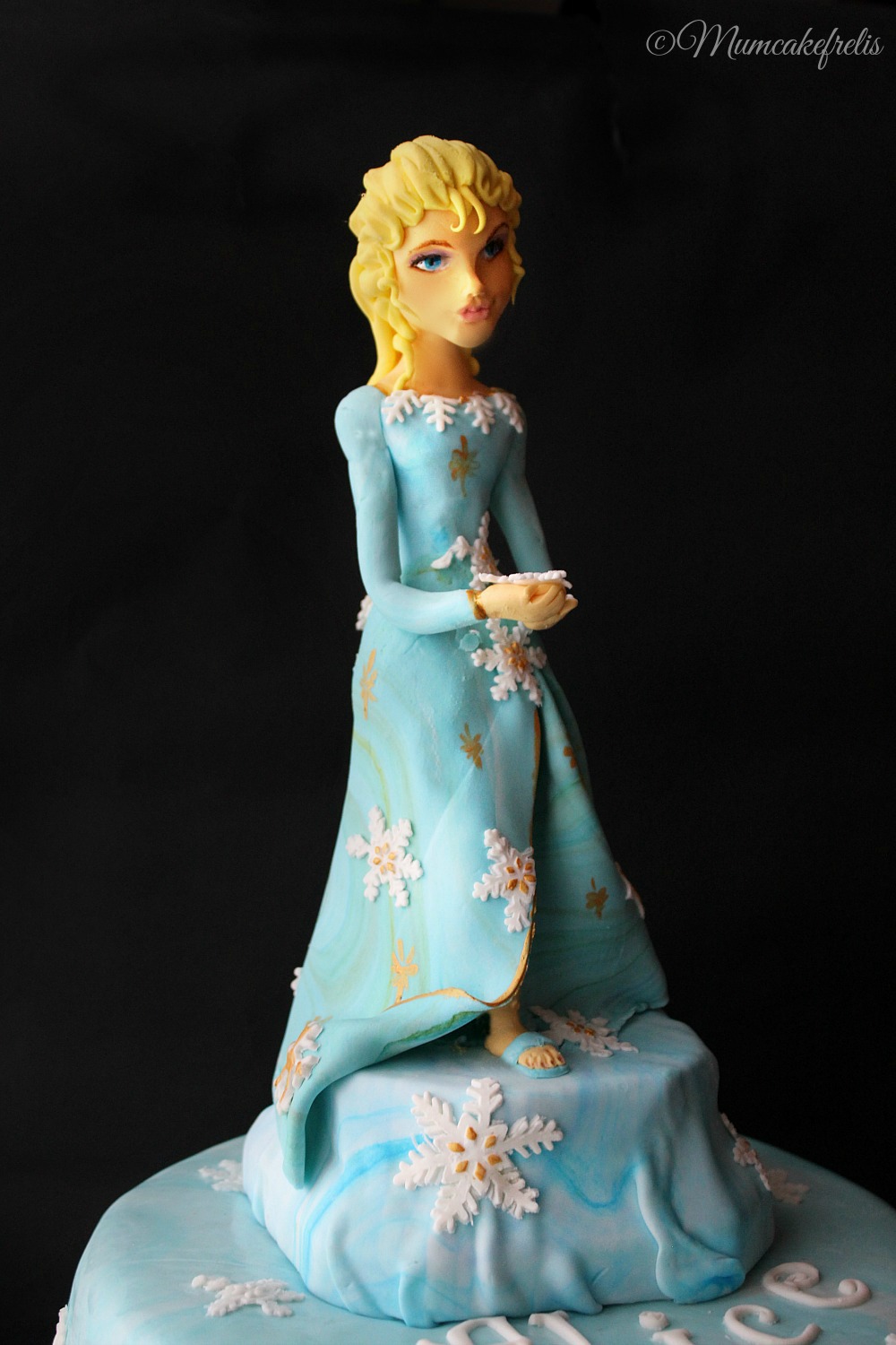 Queen Elsa cake