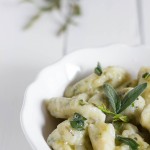 gnocchi con germogli di luppolo