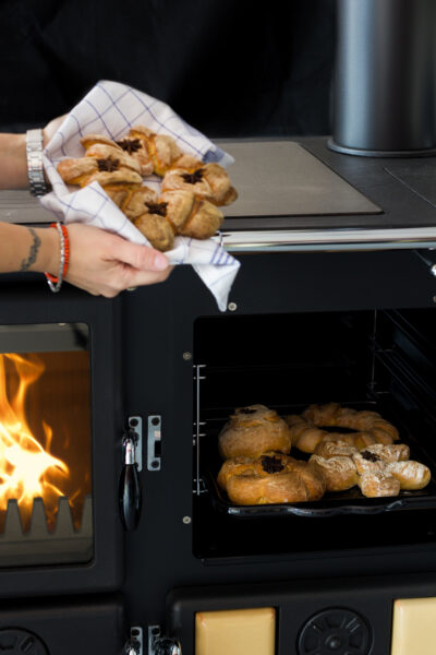 pane nel forno a legna
