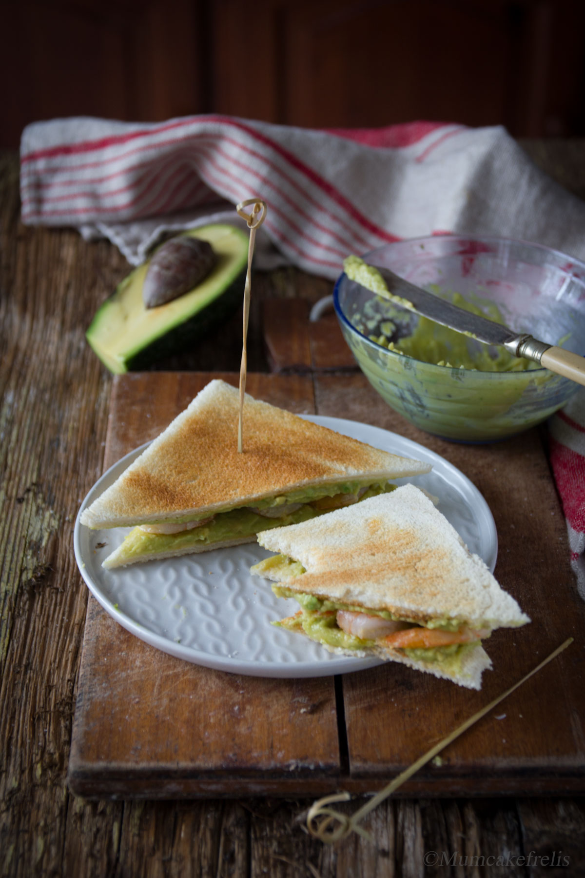 toast con avocado e mazzancolle