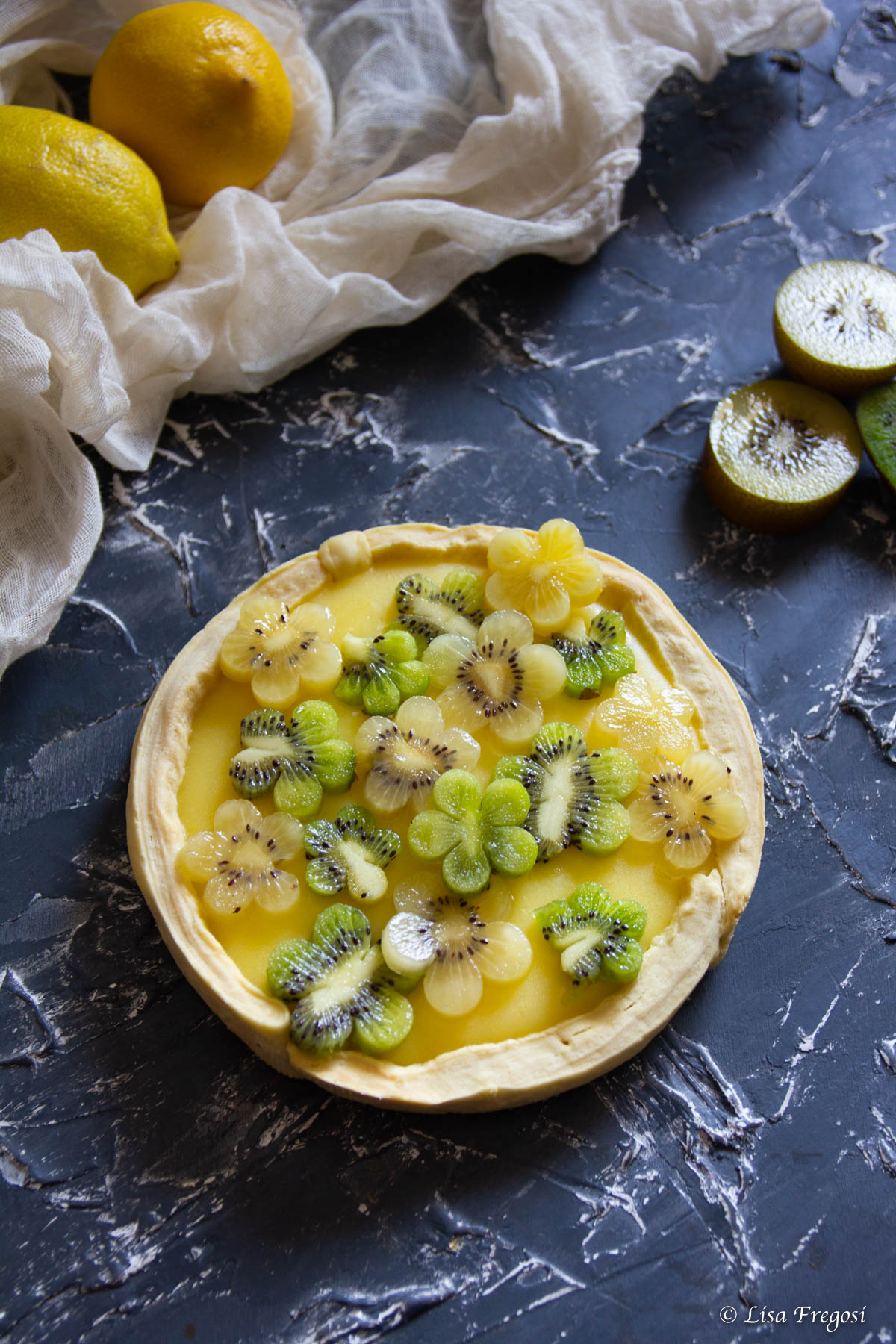 Crostata con lemon curd e fiori di kiwi
