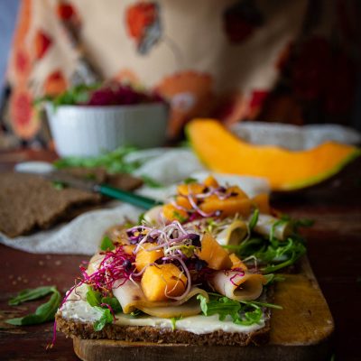 ricetta dell'open sandwich al melone e pesce spada affumicato