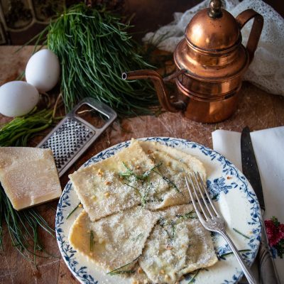 Ricetta passo a passo dei ravioli ripieni di ricotta e agretti