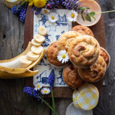 muffin con banane e noci di macadamia