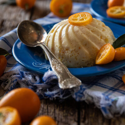 Panna cotta fatta in casa con mandarini cinesi Kumquat