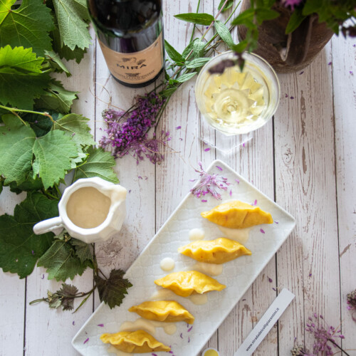 Ravioli ripieni di miele e formaggio con Malvasia di Candia aromatica d