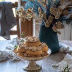 donut tower cake torta di ciambelle Céréal con mousse al caffè