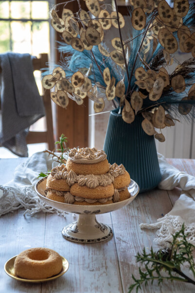 donut tower cake torta di ciambelle Céréal con mousse al caffè